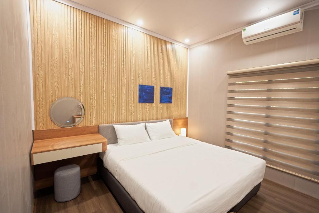 King room in Nightmarket, Hoan Kiem, Hanoi – Hanoi